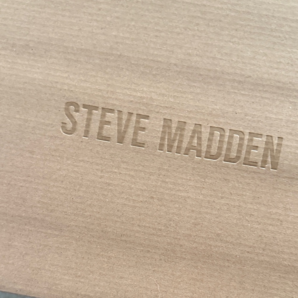 Elegant Red mens Steve Madden Icebox Sneakers size 10 m new w box - Picture 8 of 9